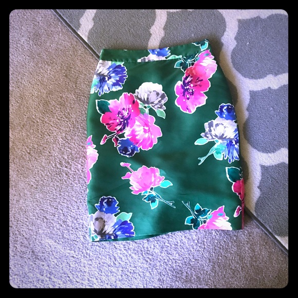 kate spade Dresses & Skirts - Kate Spade blooms marit skirt